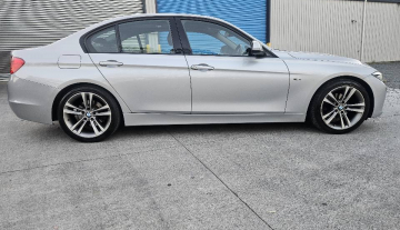 2013 BMW 320i sport f30 5.jpg